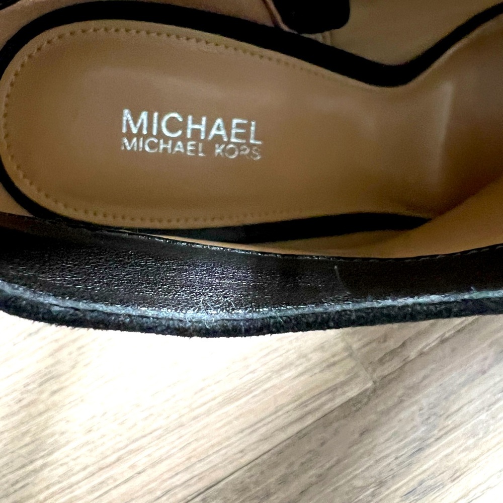 Brand new Michael Kors heeled suede dress shoe - black, size 8
